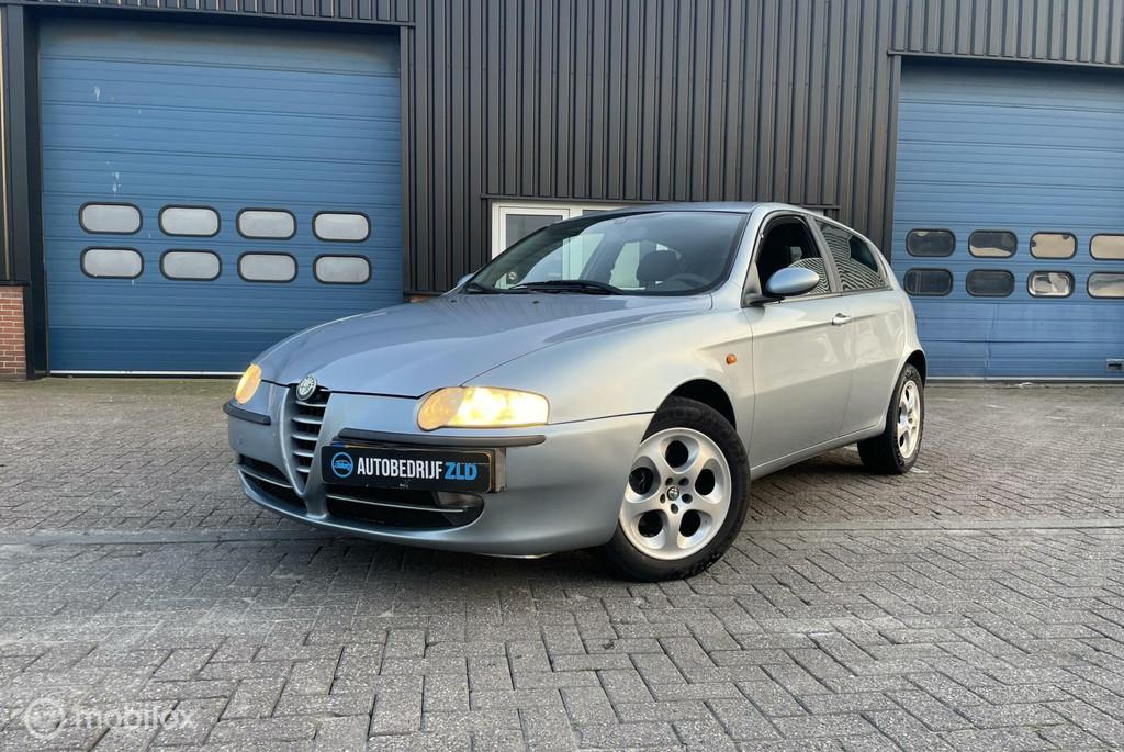 Alfa Romeo 147 1.6 T.Spark Ed. Sportiva//NAP/BOEKJES/APK/, Voorwielaandrijving, Gebruikt, 4 cilinders, Origineel Nederlands