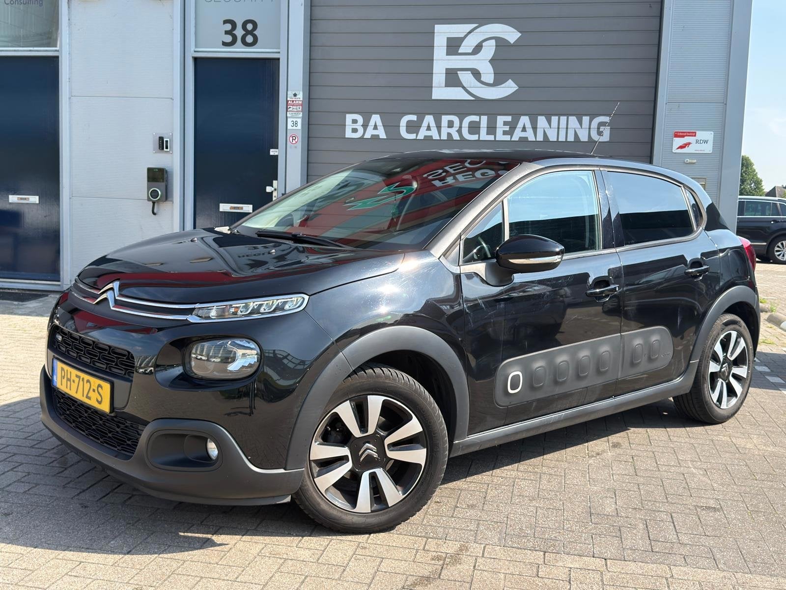 Citroen C3 1.2 | Airco | Carplay| Dealer onderhouden, 1199 cc, 82 pk, 450 kg, Zwart