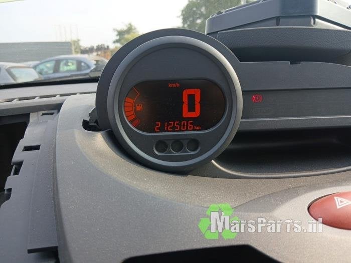 Kilometerteller KM van een Renault Twingo, Gebruikt, -, Renault, -