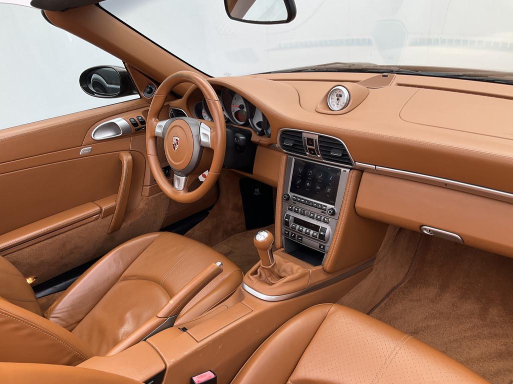 Porsche 911 Cabrio 3.8 355pk Carrera 4S H6 Cruise Carplay Vo, Gebruikt, 4 stoelen, Leder, Handgeschakeld