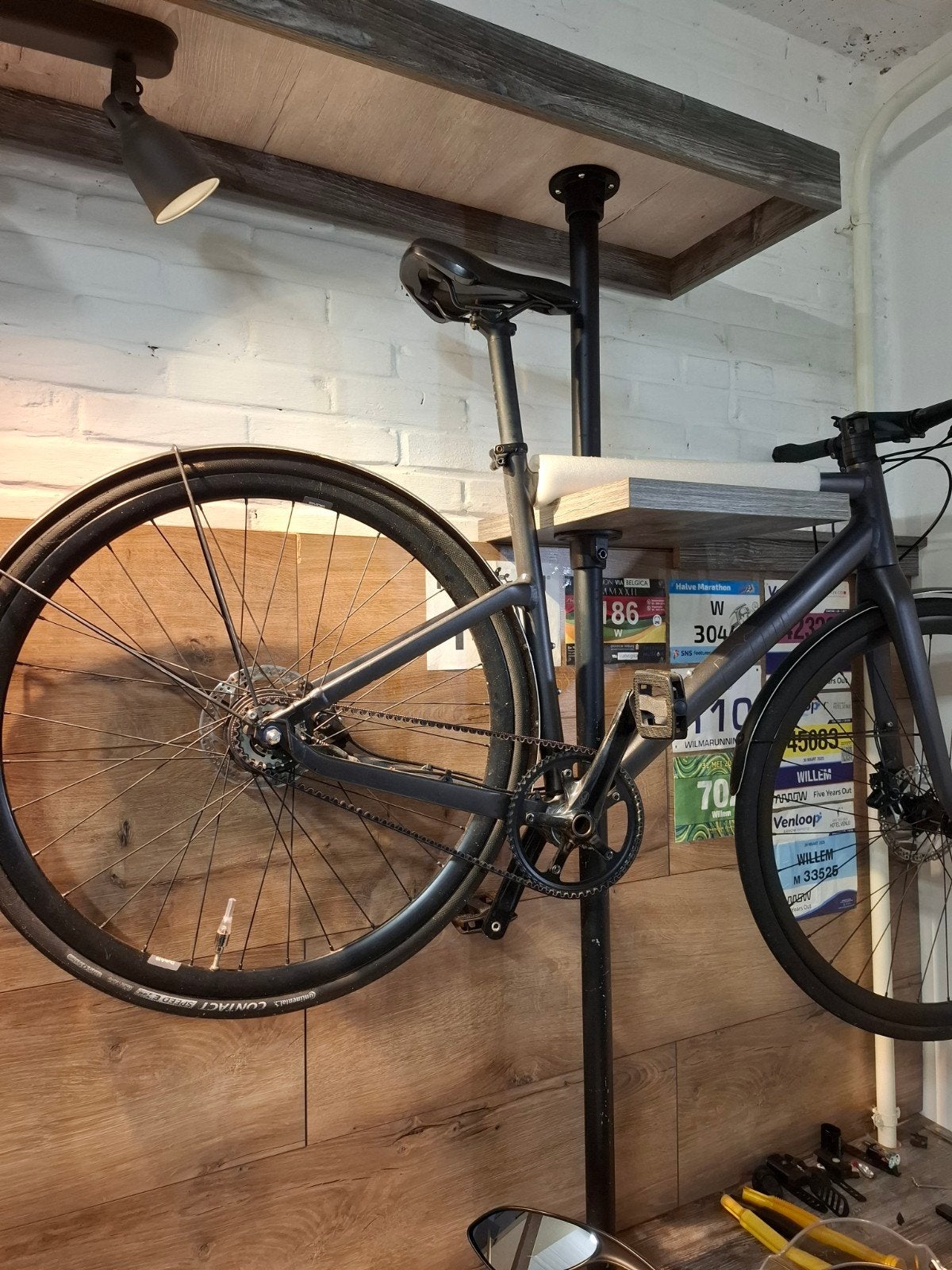 Fiets wandbeugel ophangsysteem tbv 2 fietsen ruimtebesparend, Ophalen, Gebruikt