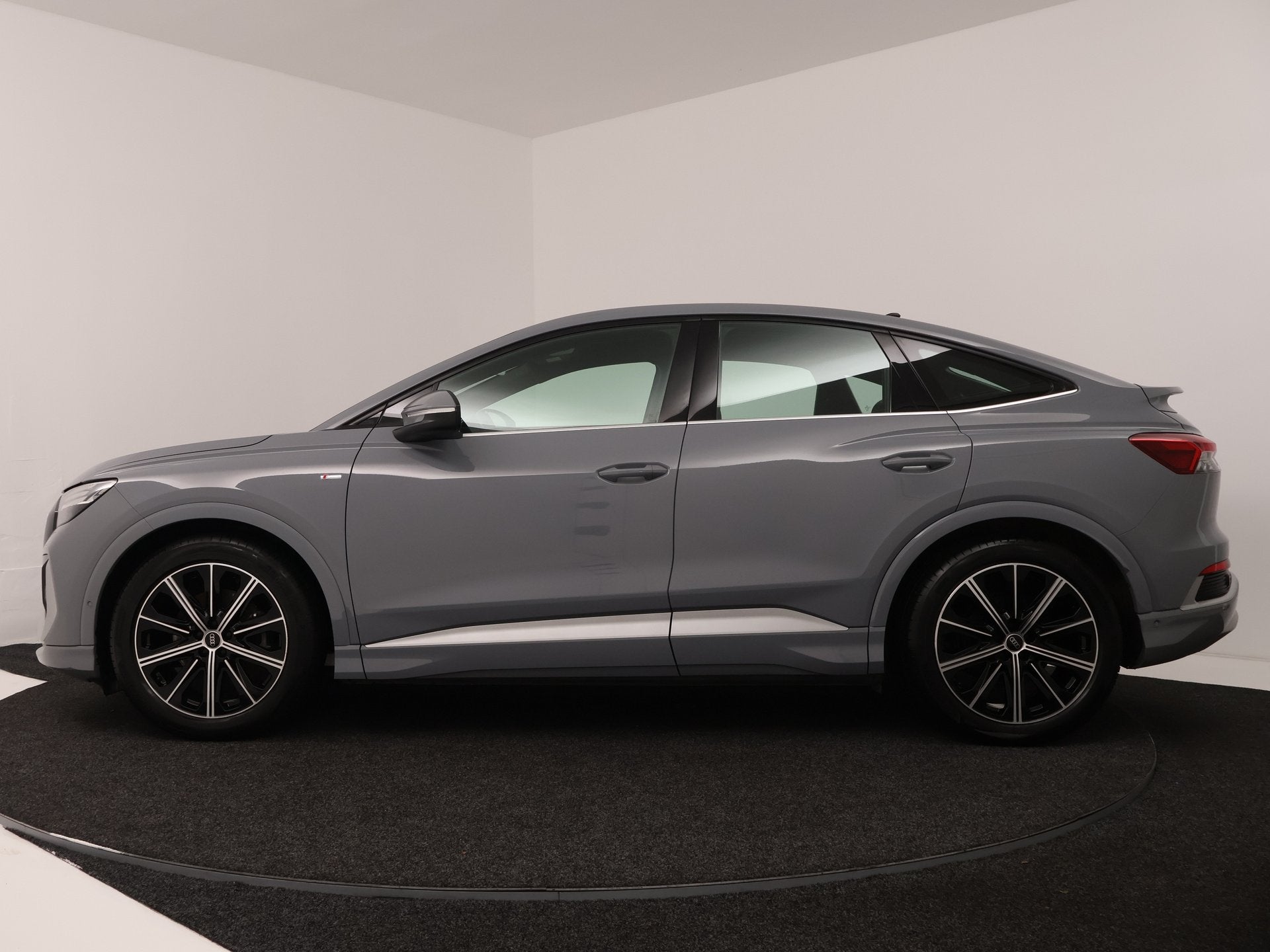 Audi Q4 Sportback e-tron 35 S edition 55 kWh | Stoelgeheugen, Auto's, Automaat, Achterwielaandrijving, Gebruikt, Zwart