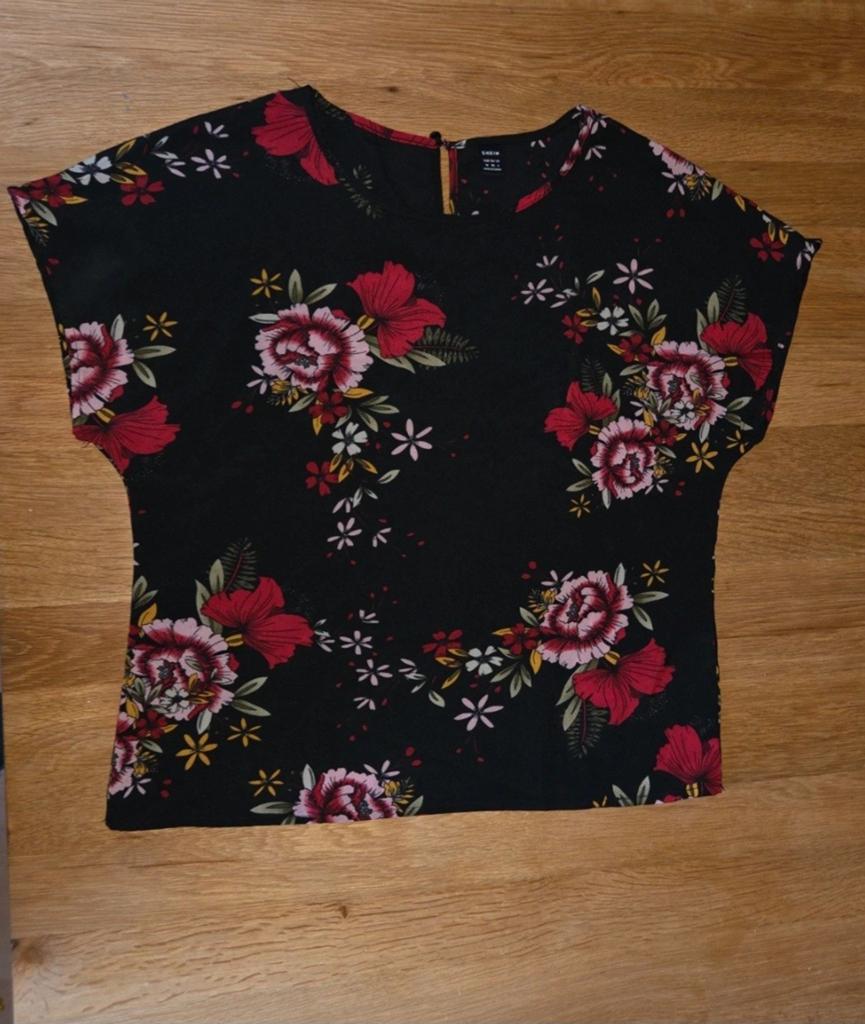Shein blouse met bloemenprint - Maat M, Maat 38/40 (M), Zwart, Ophalen of Verzenden, Gedragen