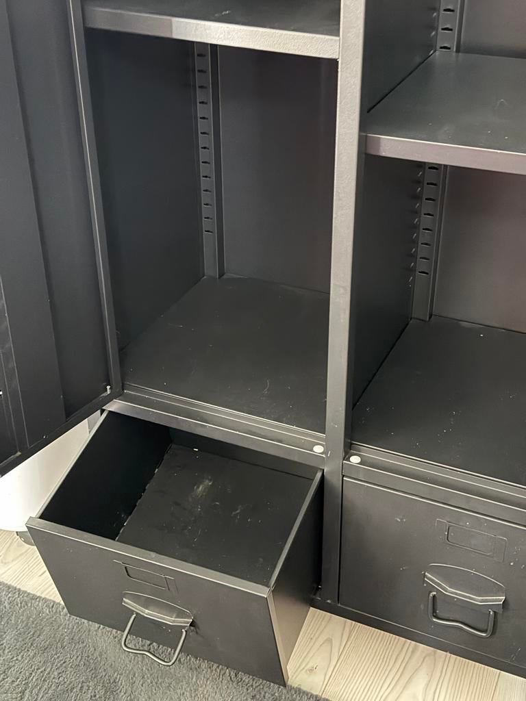Zwarte metalen kast met lades en planken - 35x66x107 cm, Huis en Inrichting, Kasten | Roldeurkasten en Archiefkasten, Ophalen