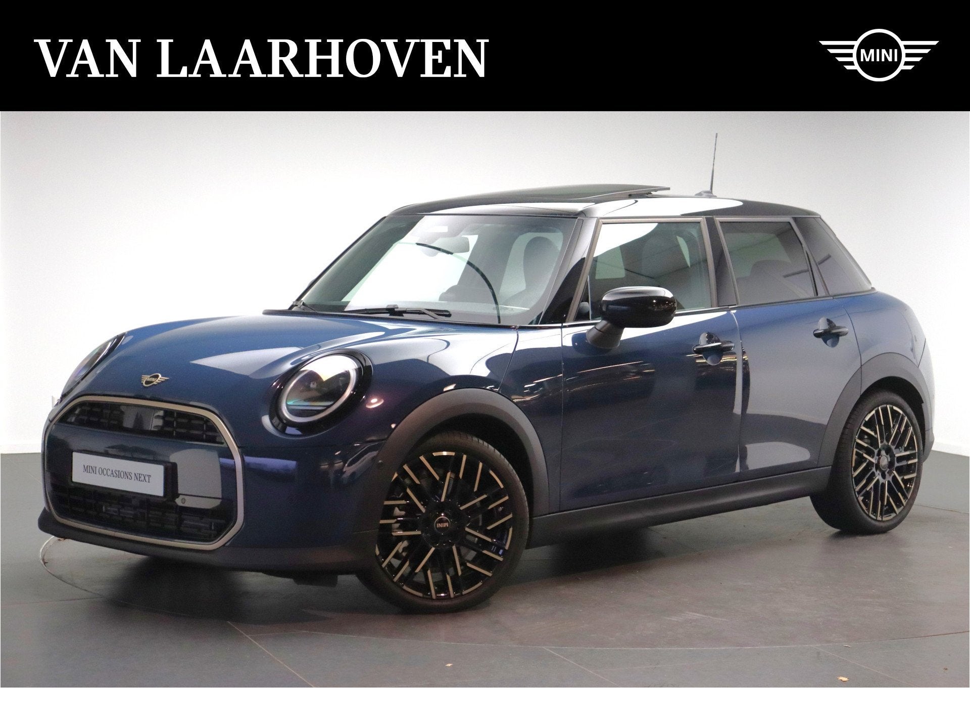 MINI Hatchback Cooper C Automaat / Favoured / Pakket M / 18