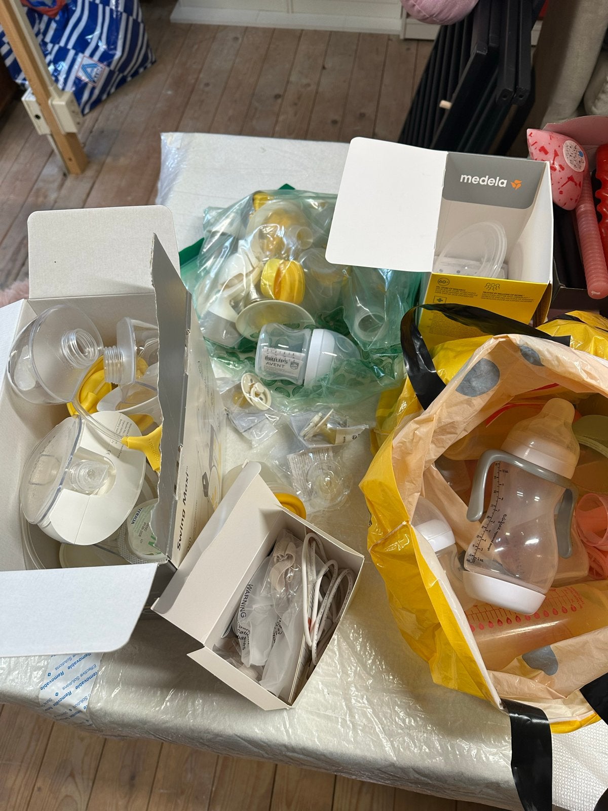 Set met flessen en spenen 2 borst kolf (Medela, AliExpress), Ophalen, Gebruikt, Borstkolf