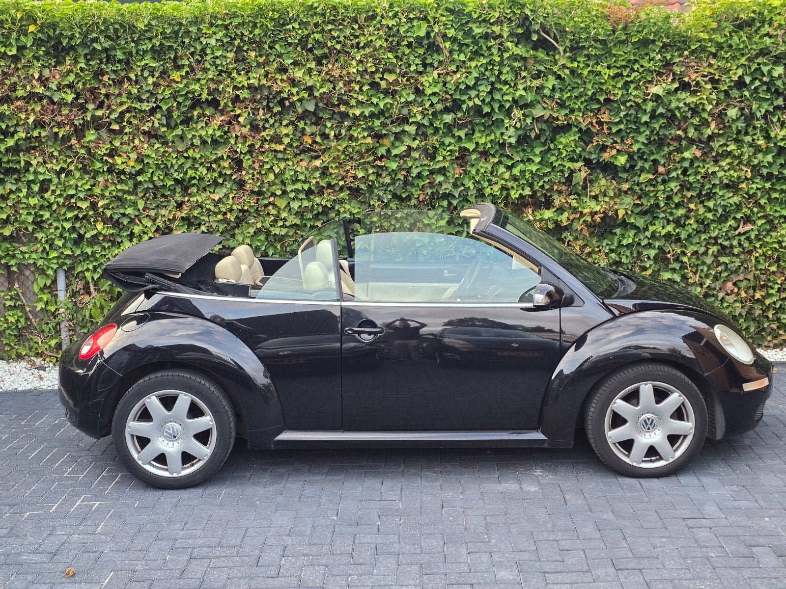 Volkswagen Beetle (Kever) 1.6 Cabriolet 75KW 2006 Zwart, Auto's, Beetle (Kever), 4 cilinders, Cabriolet, 4 stoelen