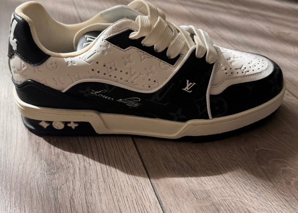 Louis Vuitton sneaker ( maat 42, maar valt als 39/40), Ophalen, Wit, Louis Vuitton, Sneakers of Gympen
