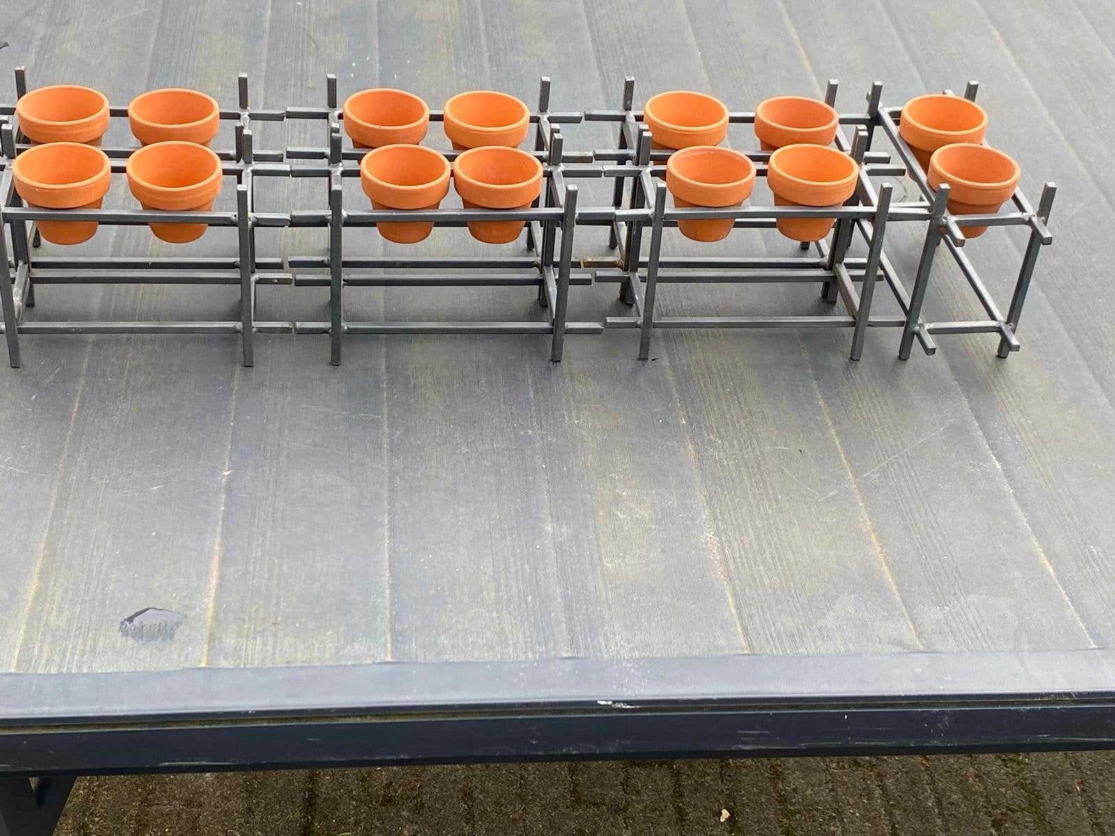 7 stalen rekjes met terracotta potjes metalen rek bloembak, Tuin en Terras, Bloembakken en Plantenbakken, Ophalen, Overige materialen
