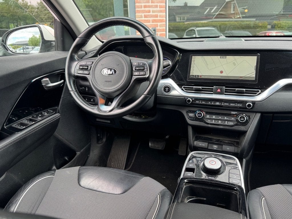 Kia e-Niro DynamicLine 64kWh 3-Fase SoH 87% | Navi | Camera, Auto's, Automaat, Gebruikt, 1712 kg, Wit