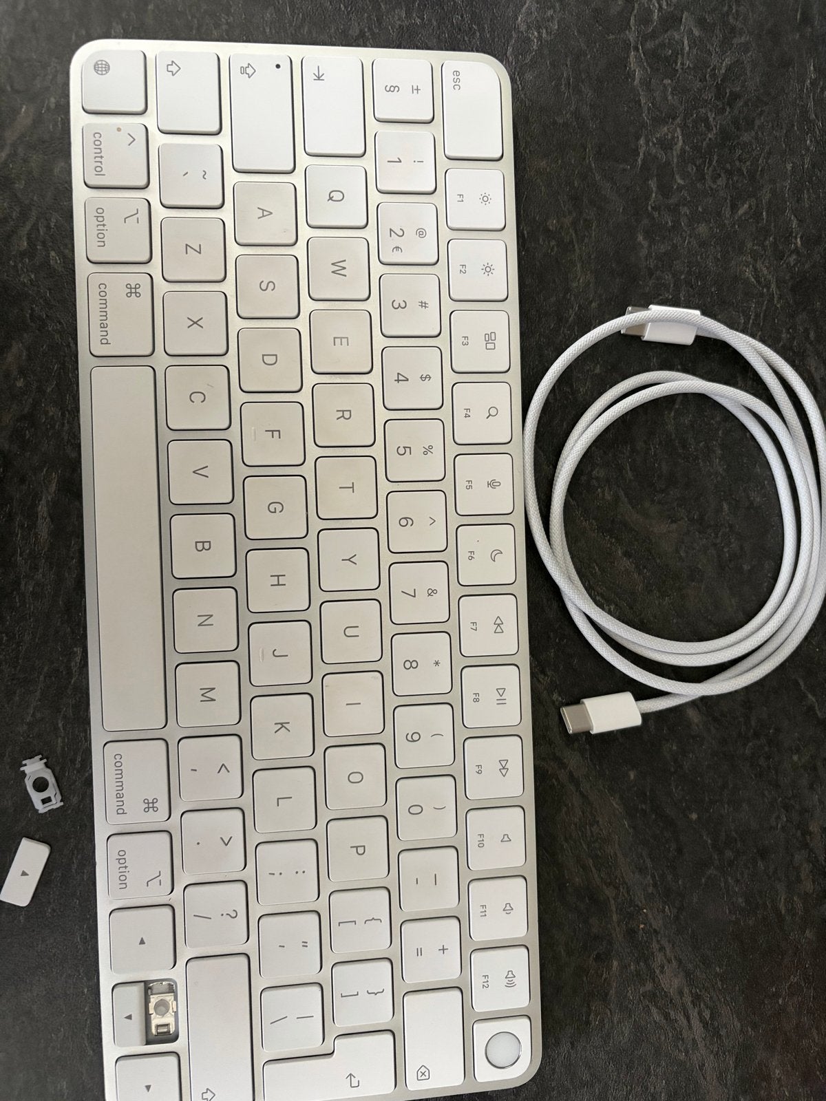 Apple Magic Keyboard met Touch ID - Qwerty (defect), Computers en Software, Ophalen, Draadloos, Qwerty, Niet werkend