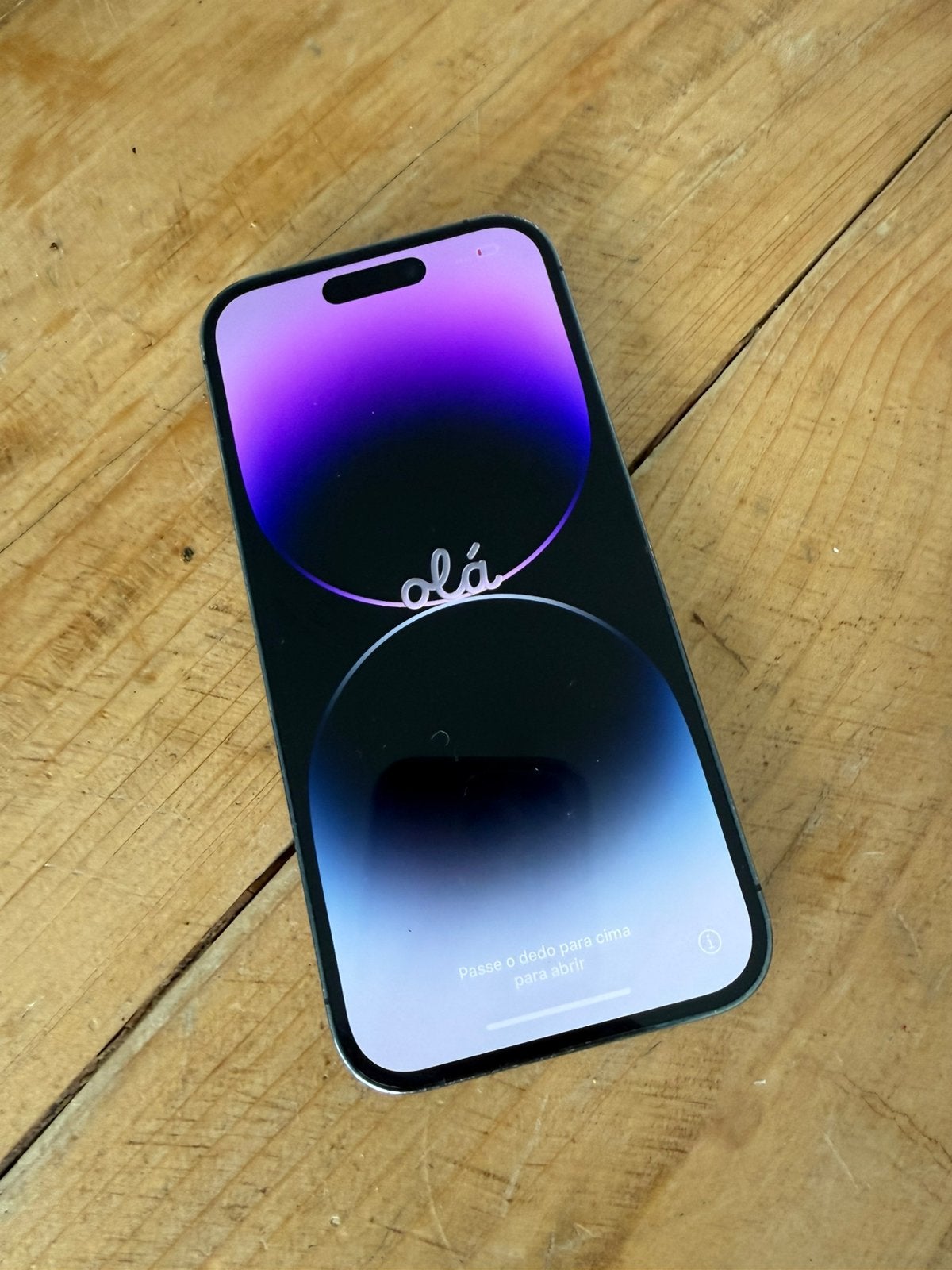 Foto 4 van Iphone 14 Pro met 5 hoesjes