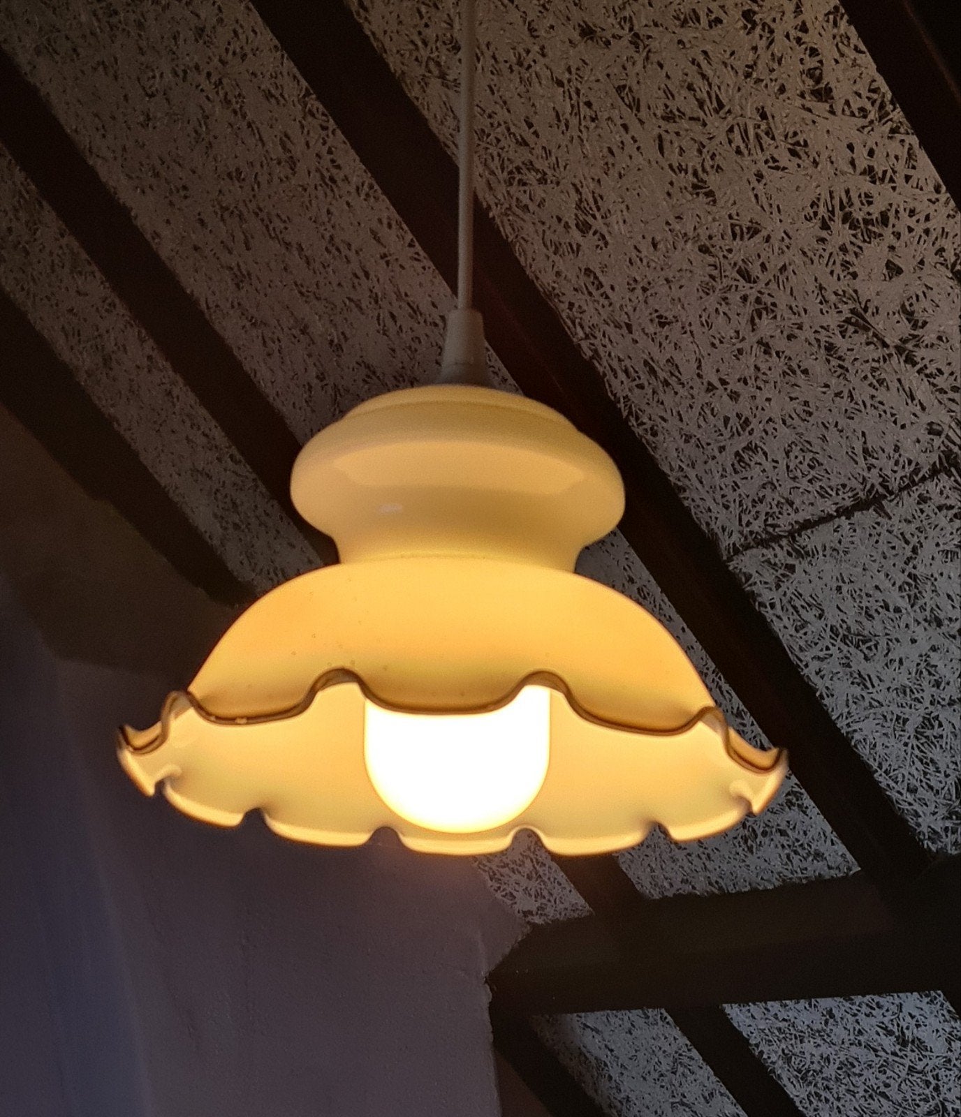 Vintage franse hanglamp, opaline glazenkap, diameter 25cm, Huis en Inrichting, Lampen | Hanglampen, Ophalen, Gebruikt, Glas, Vintage