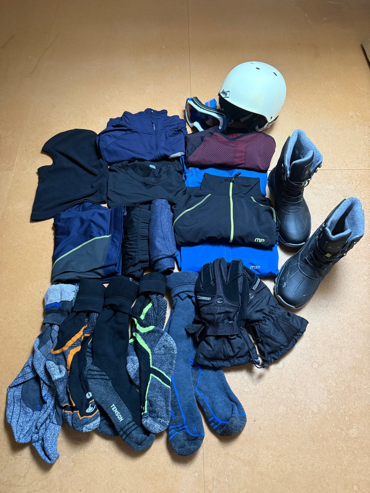 Complete Skikleding Set: Pulli's, Thermo, Sokken, Helm & Mee, Kleding | Heren, Wintersportkleding, Gedragen, Overige typen, Maat 48/50 (M)
