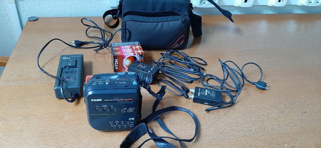 . Bauer Video Camera, C61,  2. Sony Handycam DCR-DVD310E, Gebruikt, 20x of meer, Overige soorten, Ophalen