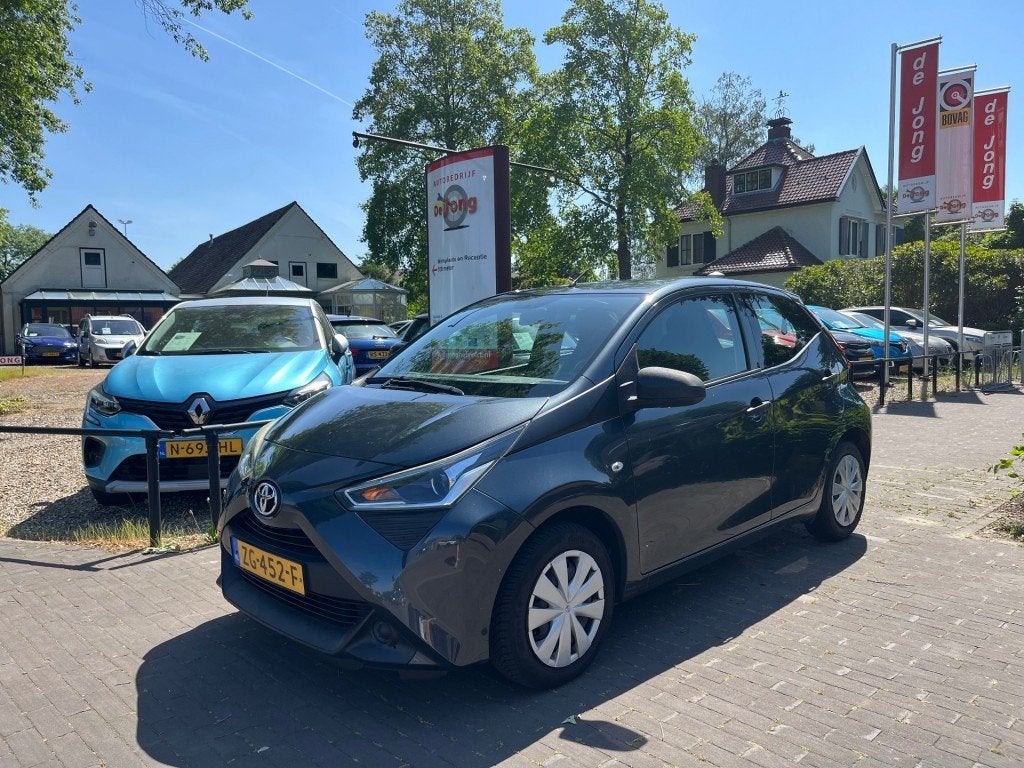 Toyota AYGO 1.0 VVT-I X-FUN 5-DEURS / AIRCO / RADIO / ELEK., Voorwielaandrijving, Gebruikt, Euro 6, Start-stop-systeem