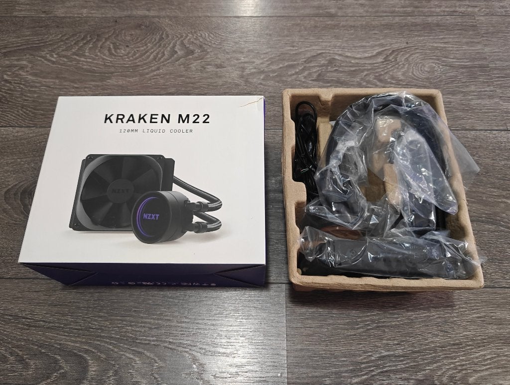 NZXT M22 met kleine defect?, Ophalen of Verzenden, Zo goed als nieuw, Waterkoeling