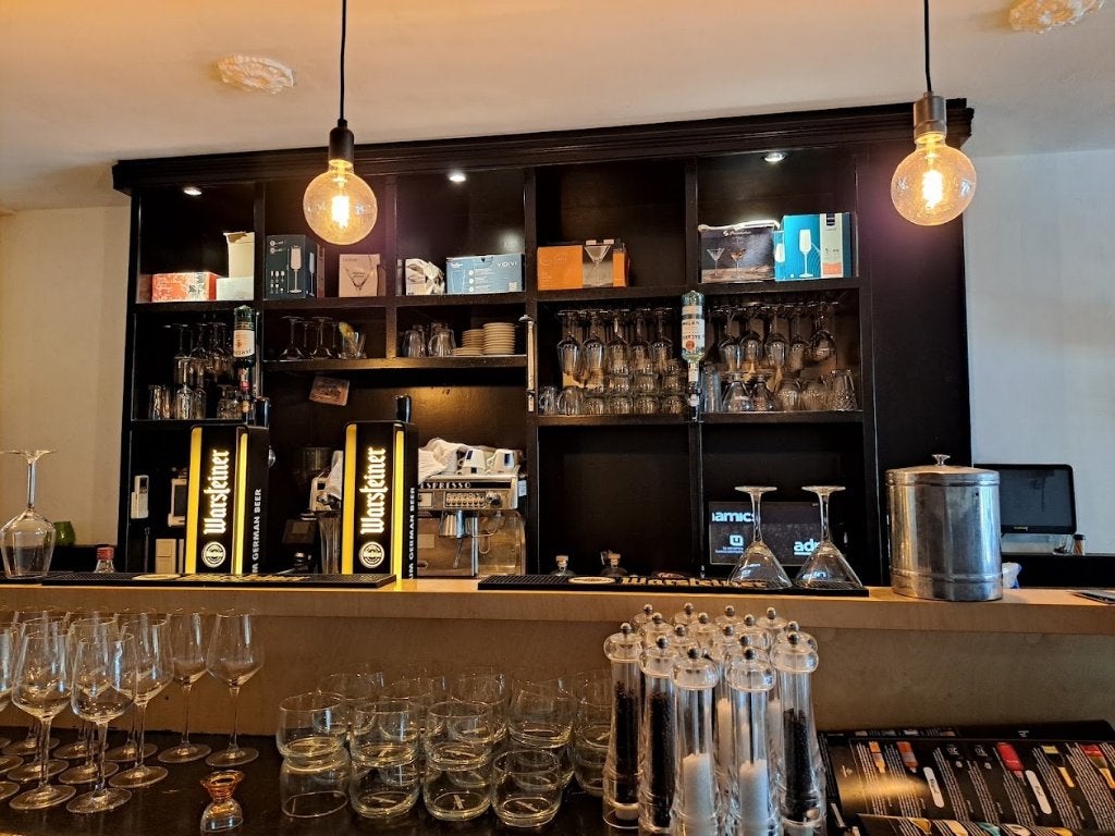Complete Bar met Barstoelen en Glazen, Ophalen, Gebruikt, Inclusief barstoelen