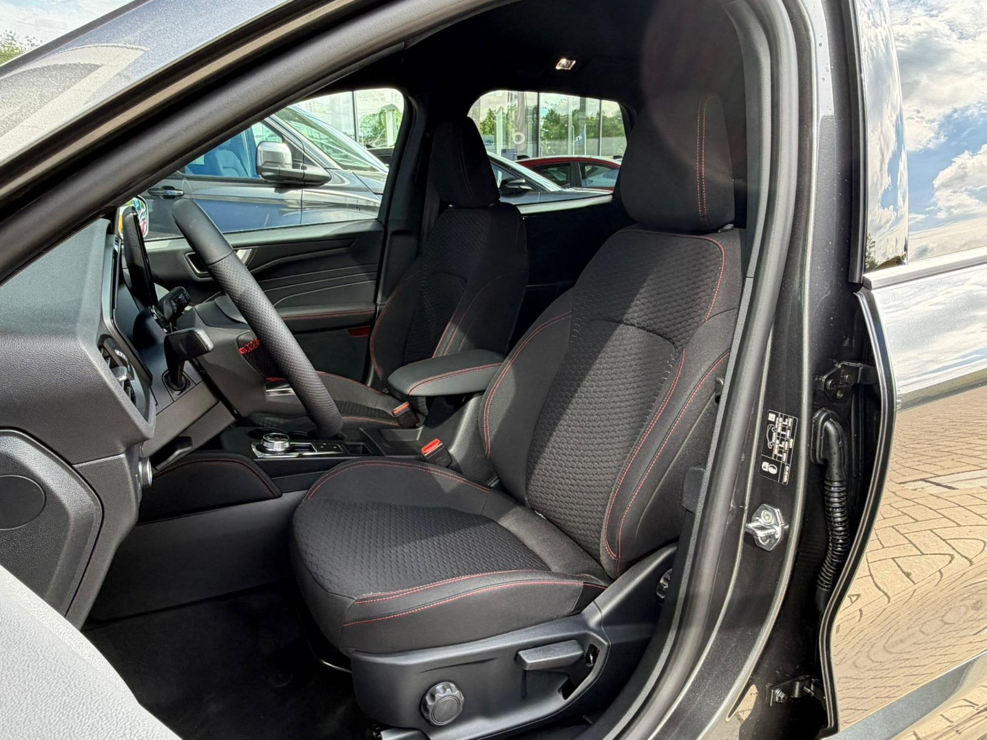 Ford Kuga 2.5 PHEV ST-Line | Trekhaak wegkl. | Driver ass. P, Auto's, 12 maanden, Zwart, 4 cilinders, Lichtsensor