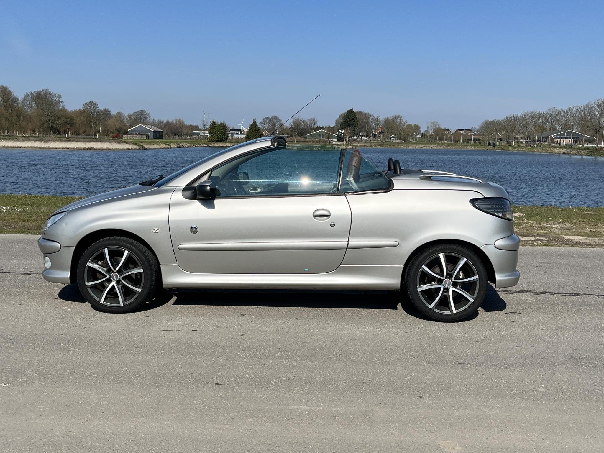 Peugeot 206 CC 1.6-16V Roland Garros Clima, radio, Auto's, Voorwielaandrijving, Gebruikt, 4 cilinders, Cabriolet