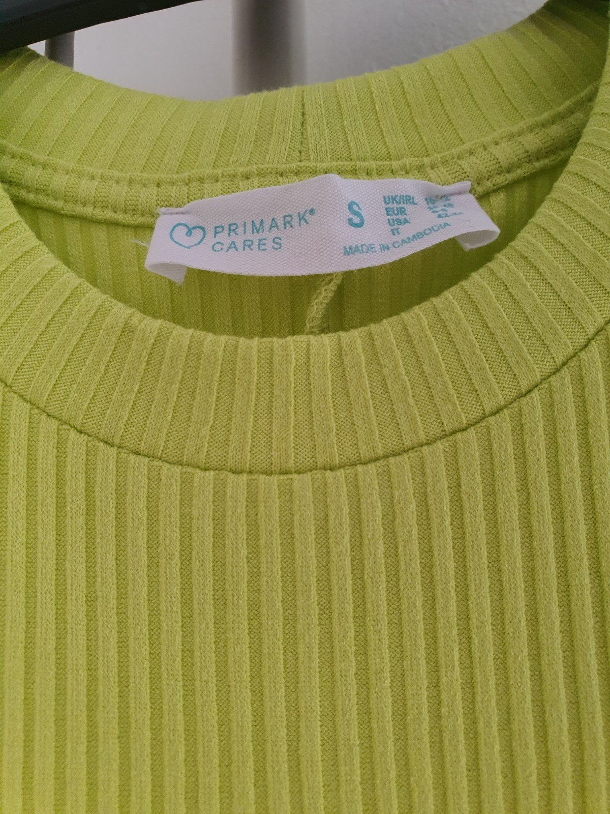 Primark geribbelde maxi jurk in fuchsia en limoengroen, Kleding | Dames, Primark, Ophalen of Verzenden, Zo goed als nieuw, Roze