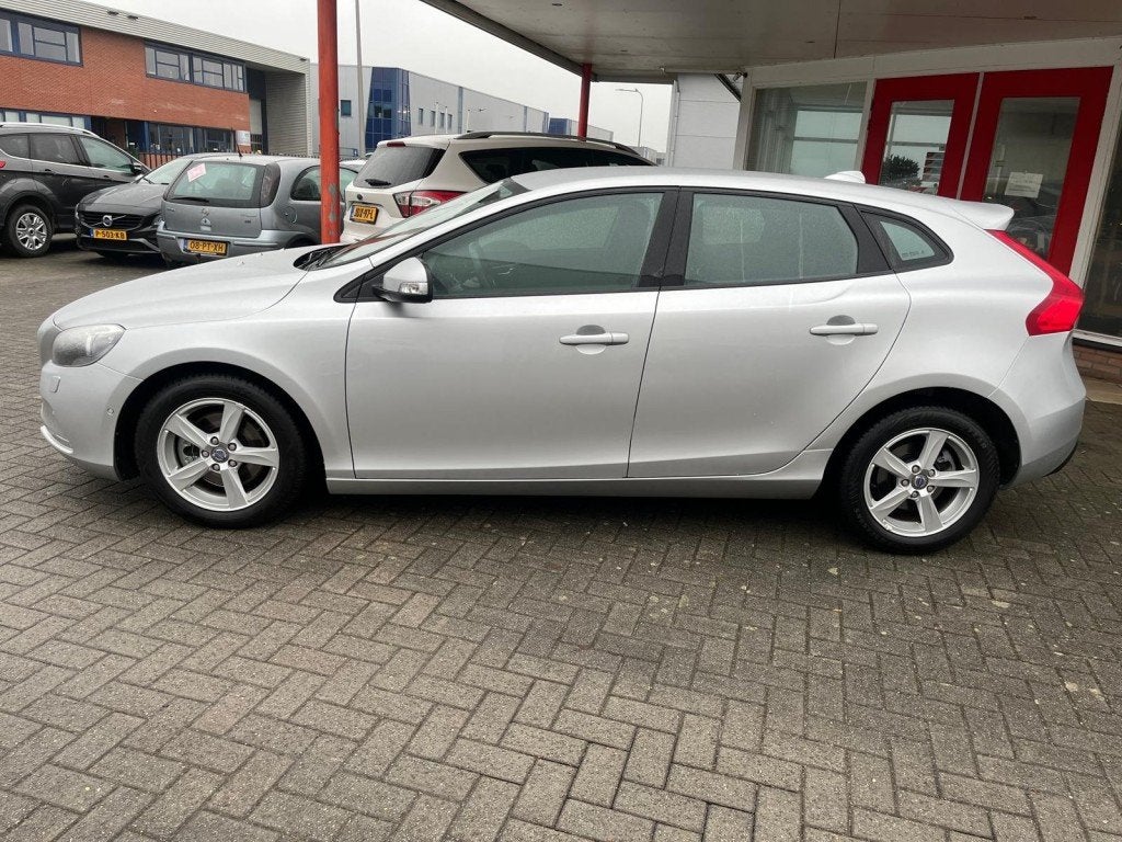 Volvo V40 1.6 T4 180PK Automaat Onderhoudshistory aanwezig, Auto's, Volvo, Gebruikt, 4 cilinders, 700 kg, Bedrijf
