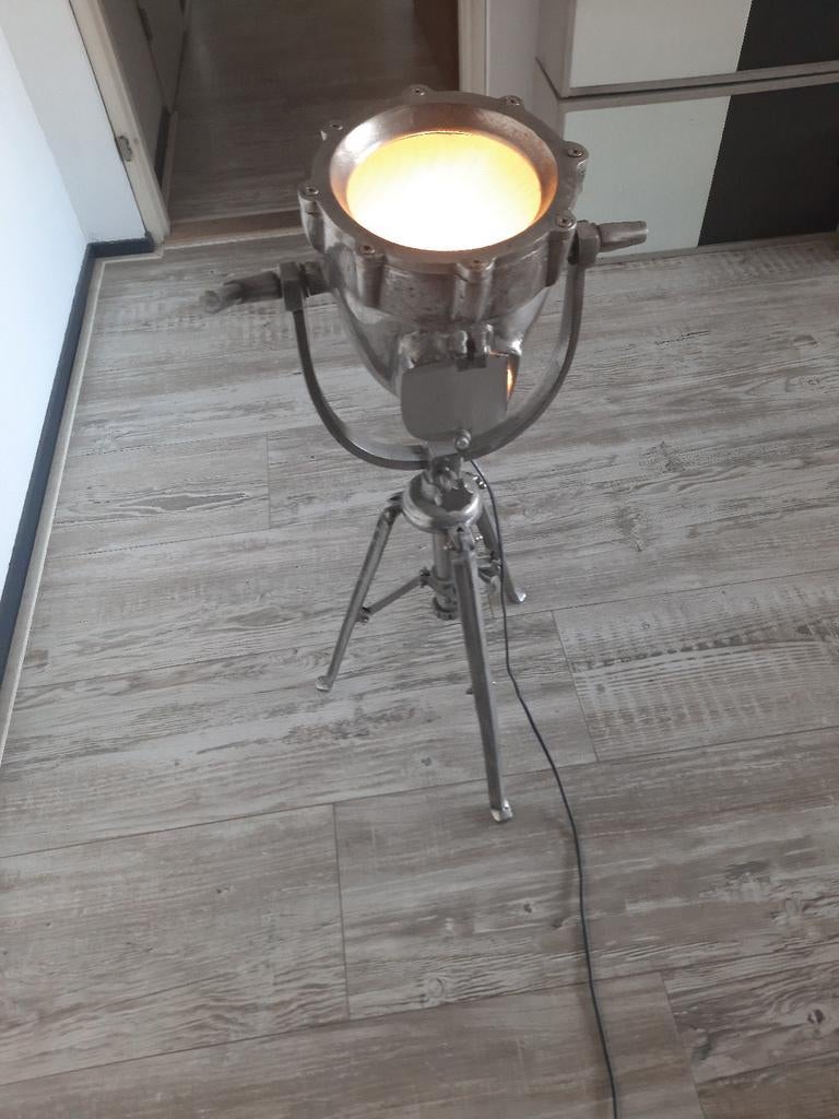 Zeer aparte kamer vloerlamp,model (Zoeklicht), Ophalen, Zo goed als nieuw, Minder dan 100 cm