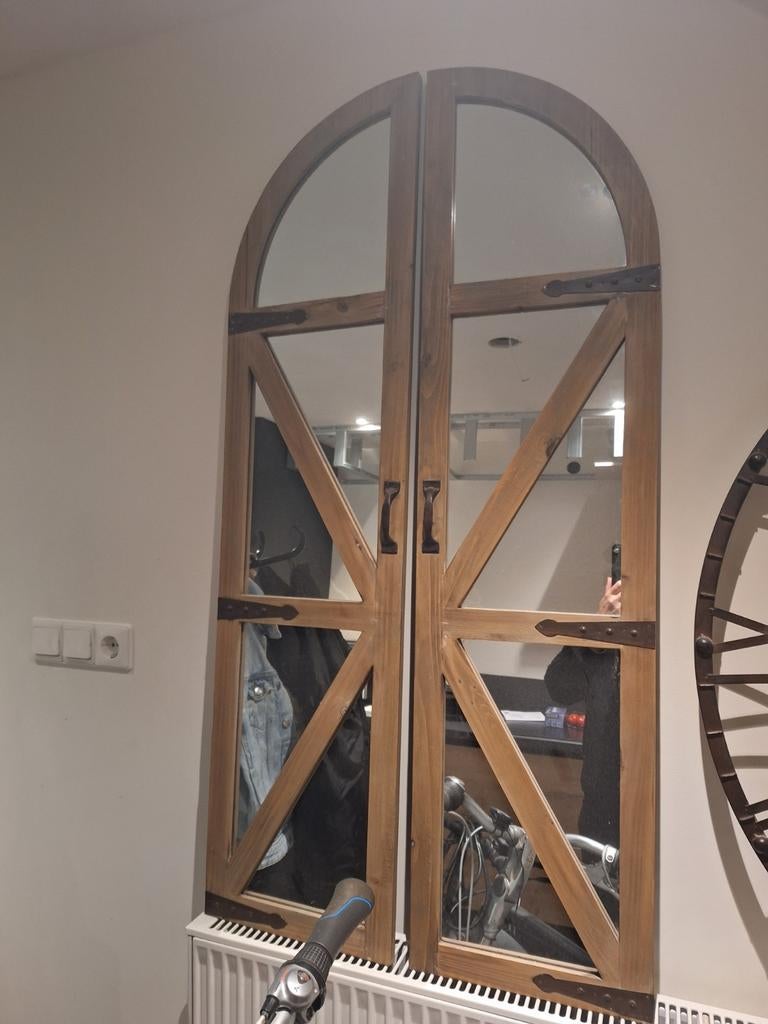 2 Luik Spiegel - Rustieke Boerenstal Deur Stijl, Huis en Inrichting, Woonaccessoires | Spiegels, Zo goed als nieuw, 50 tot 75 cm