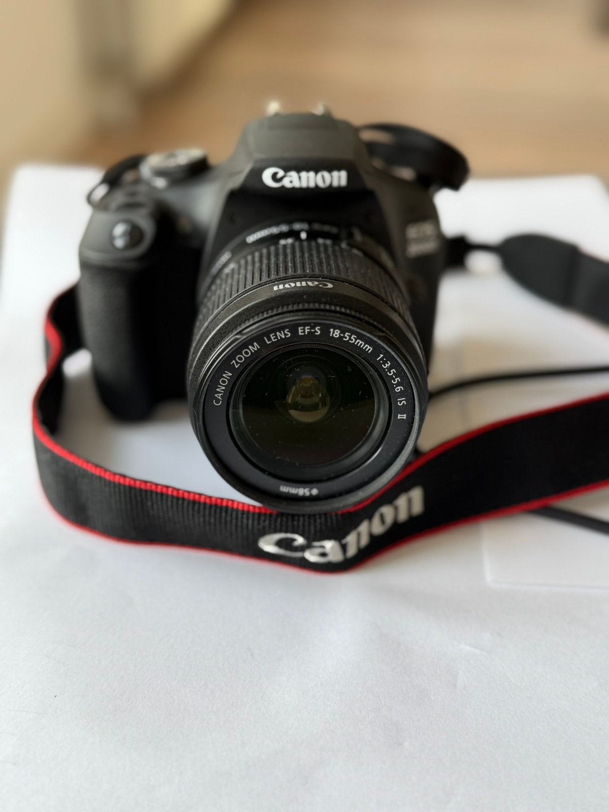 Canon EOS 2000D + 18-55 mm