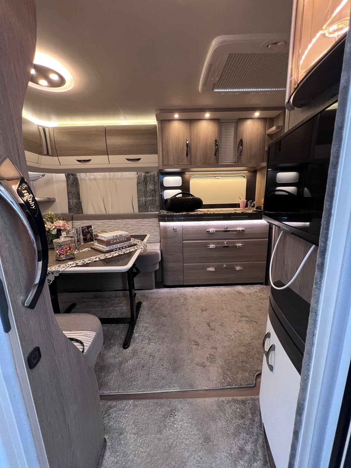 Luxe Hobby caravan met voortent en inboedel, Vast bed, Rondzit, Hobby, Airco