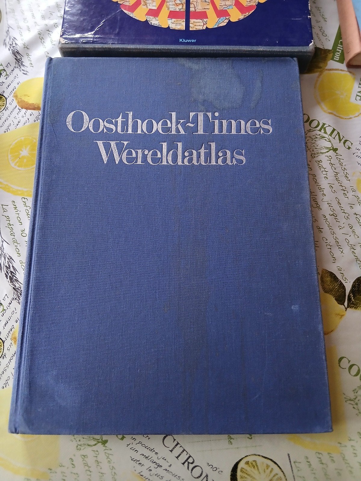 Oosthoek Times wereldatlas 1973 in kartonnen opperberg casse, Boeken, Ophalen of Verzenden, Zo goed als nieuw, 1800 tot 2000, Wereld