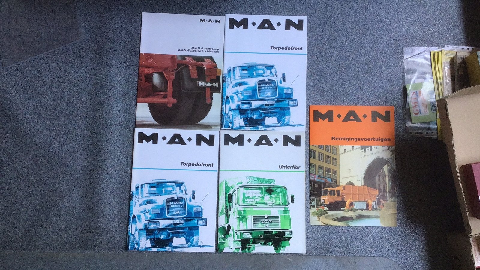MAN FOLDERS JAREN ROND 1970 LOT 5 x WAARVAN  1 DUBBEL, Ophalen of Verzenden, Nieuw, Overige merken