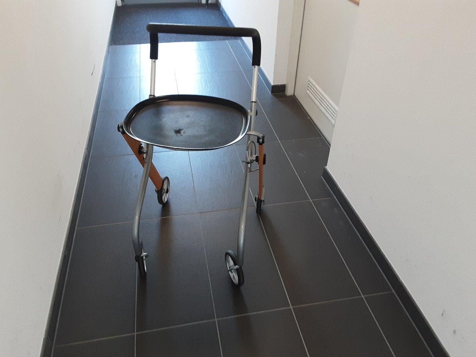 Trust rollator, Ophalen
