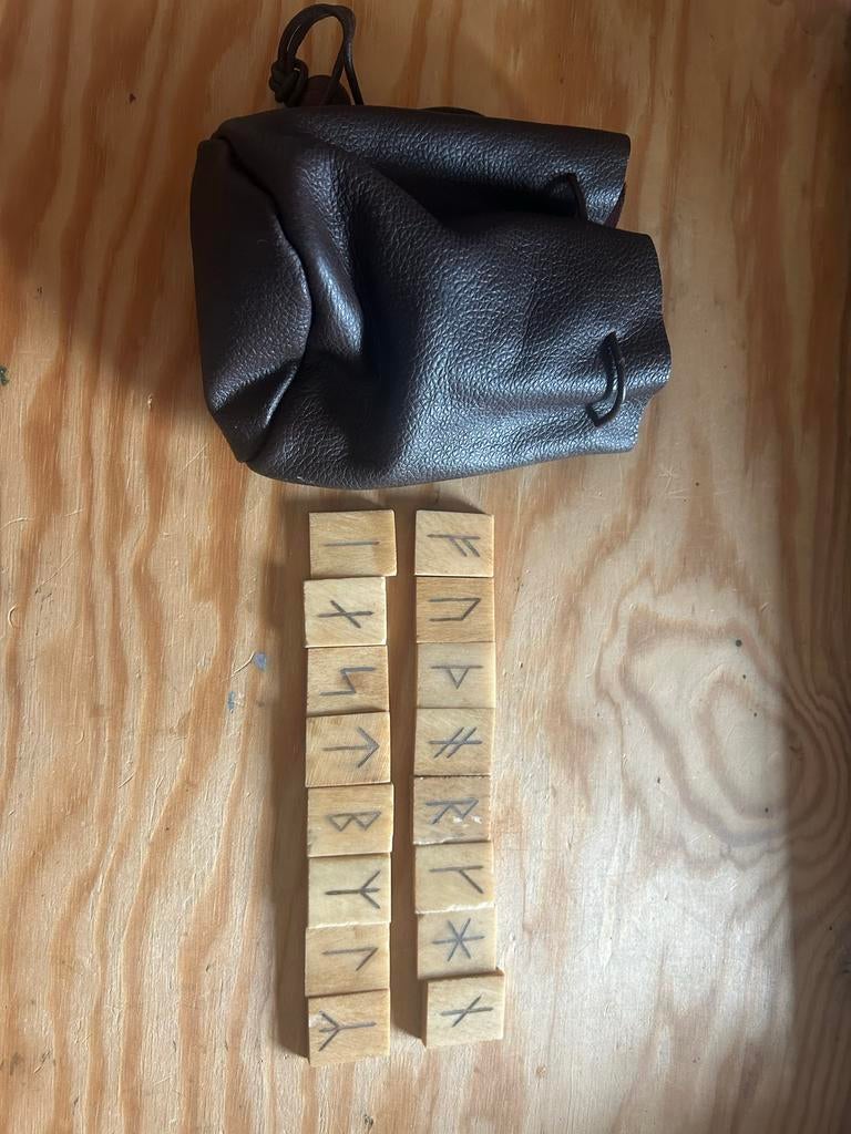 Younger Futhark Runen Set van Bot met Leren Zakje, Ophalen of Verzenden, Nieuw