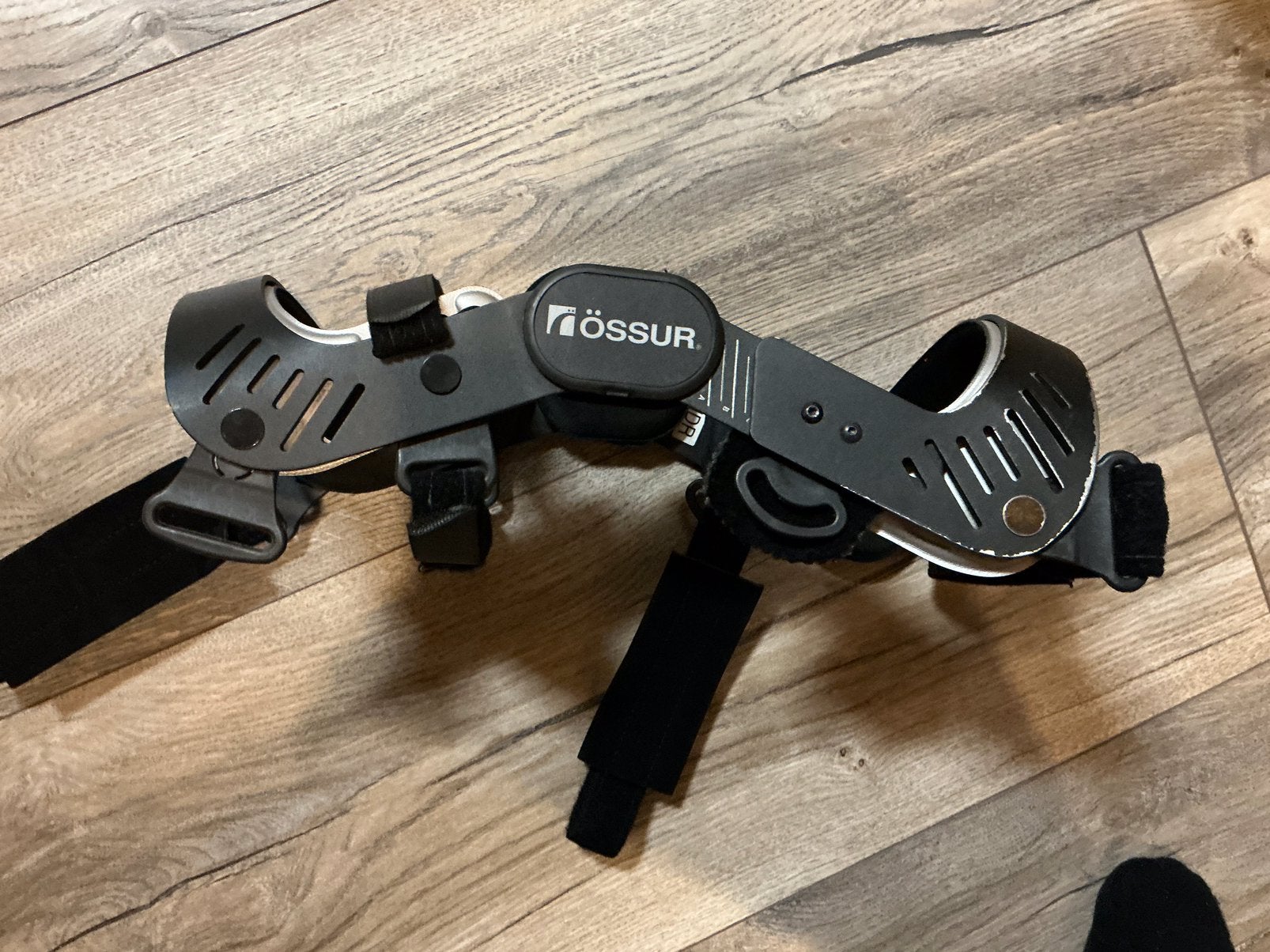 Össur Rebound Dual Kniebrace Medium rechts, Ophalen, Gebruikt