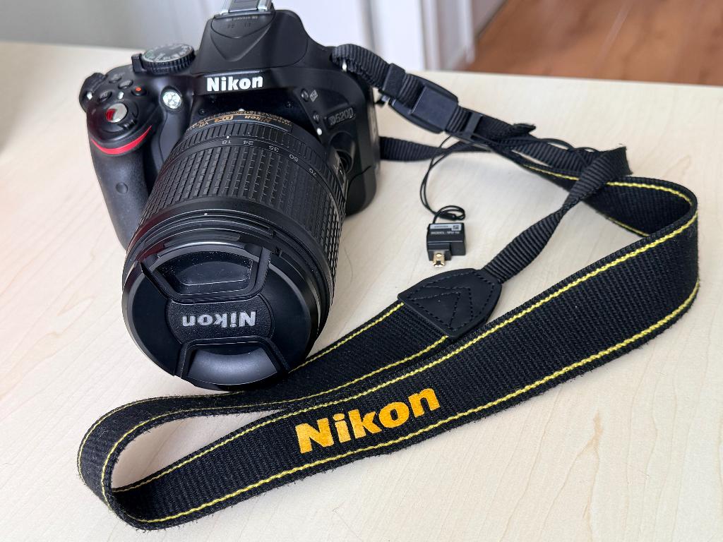 Reflex D5200 Nikon AF-S DX Nikkor 18-55mm f/3.5-5.6G VR, Spiegelreflex, Ophalen of Verzenden, Zo goed als nieuw, Nikon