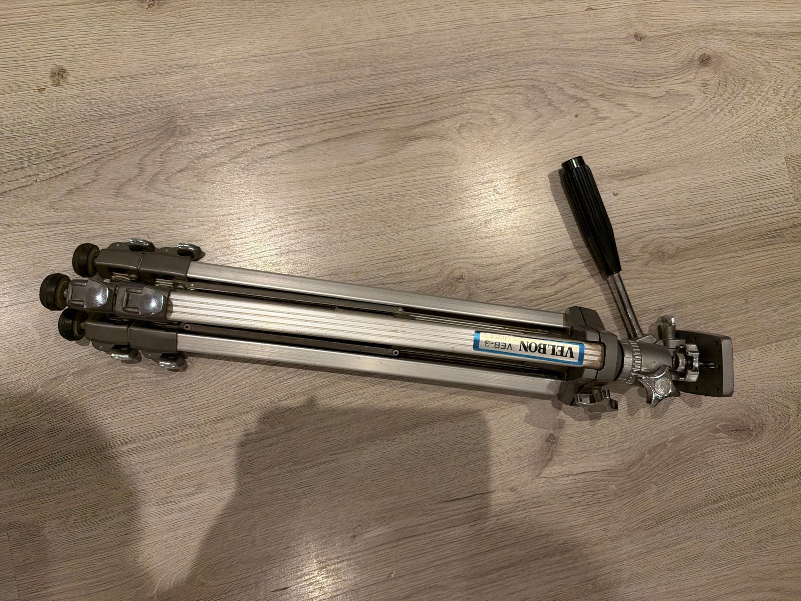 Velbon VEB-3 Statief - Gebruikt maar functioneel, Audio, Tv en Foto, Gebruikt, 125 cm of minder, Velbon, Met handvat
