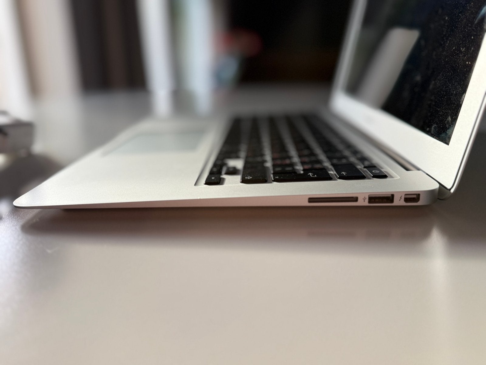 Foto 6 van MacBook Air 13 inch met originele oplader en doos