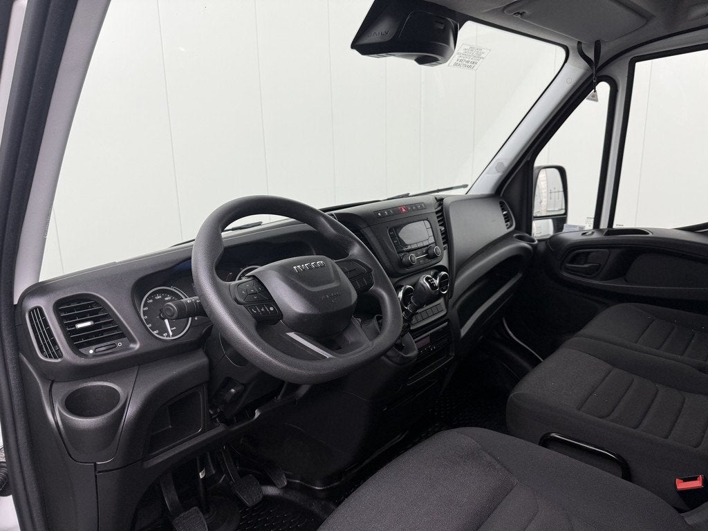 Iveco Daily 35S16 L2H2 | 3500Kg Trekhaak | Airco | 3-Zits |, Auto's, Stof, Gebruikt, Zwart, 156 pk