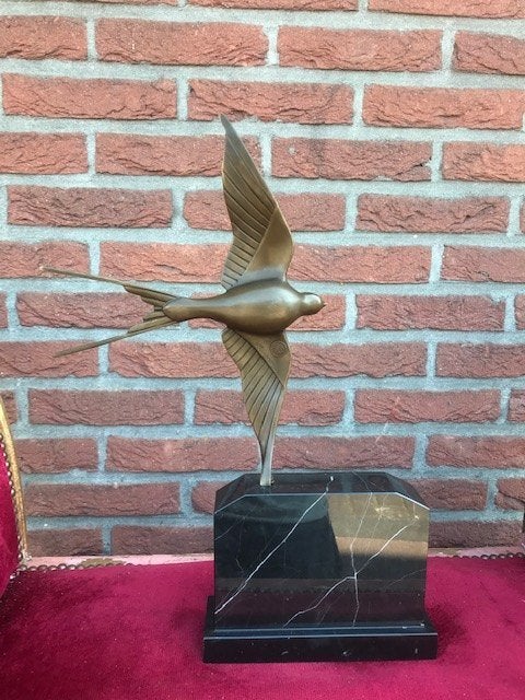 zwaluw in de vlucht, brons en marmer, Art deco, Ophalen of Verzenden, Brons, Beeld