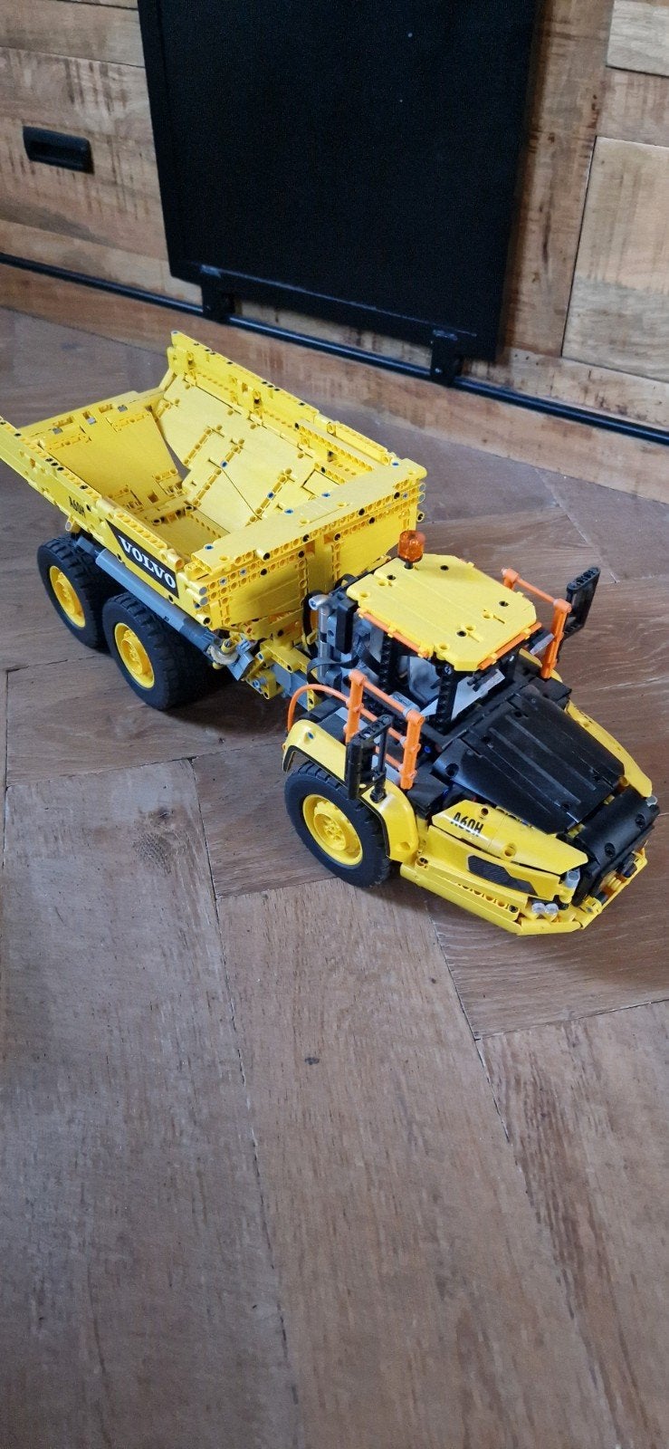 Lego Technic Volvo A60H Dumper (42114), Ophalen, Zo goed als nieuw