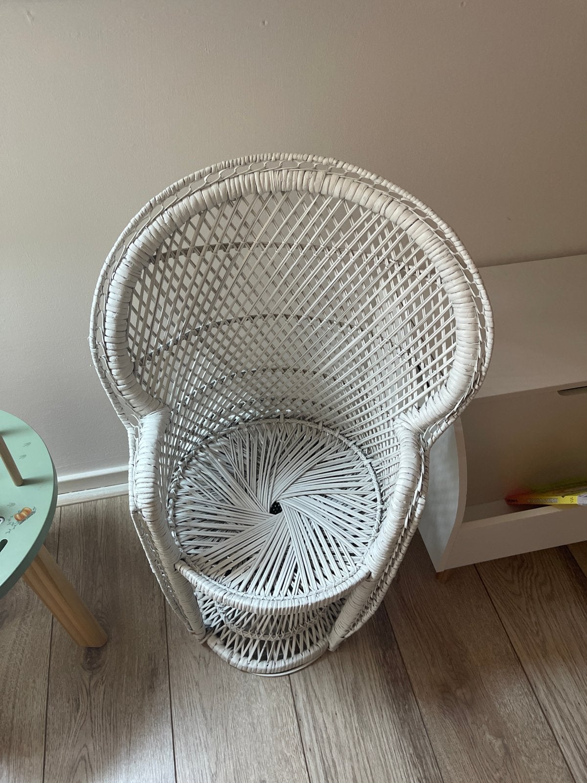 Witte rotan pauwenstoel voor kinderen, Huis en Inrichting, Ophalen, Gebruikt, Wit, Riet of Rotan