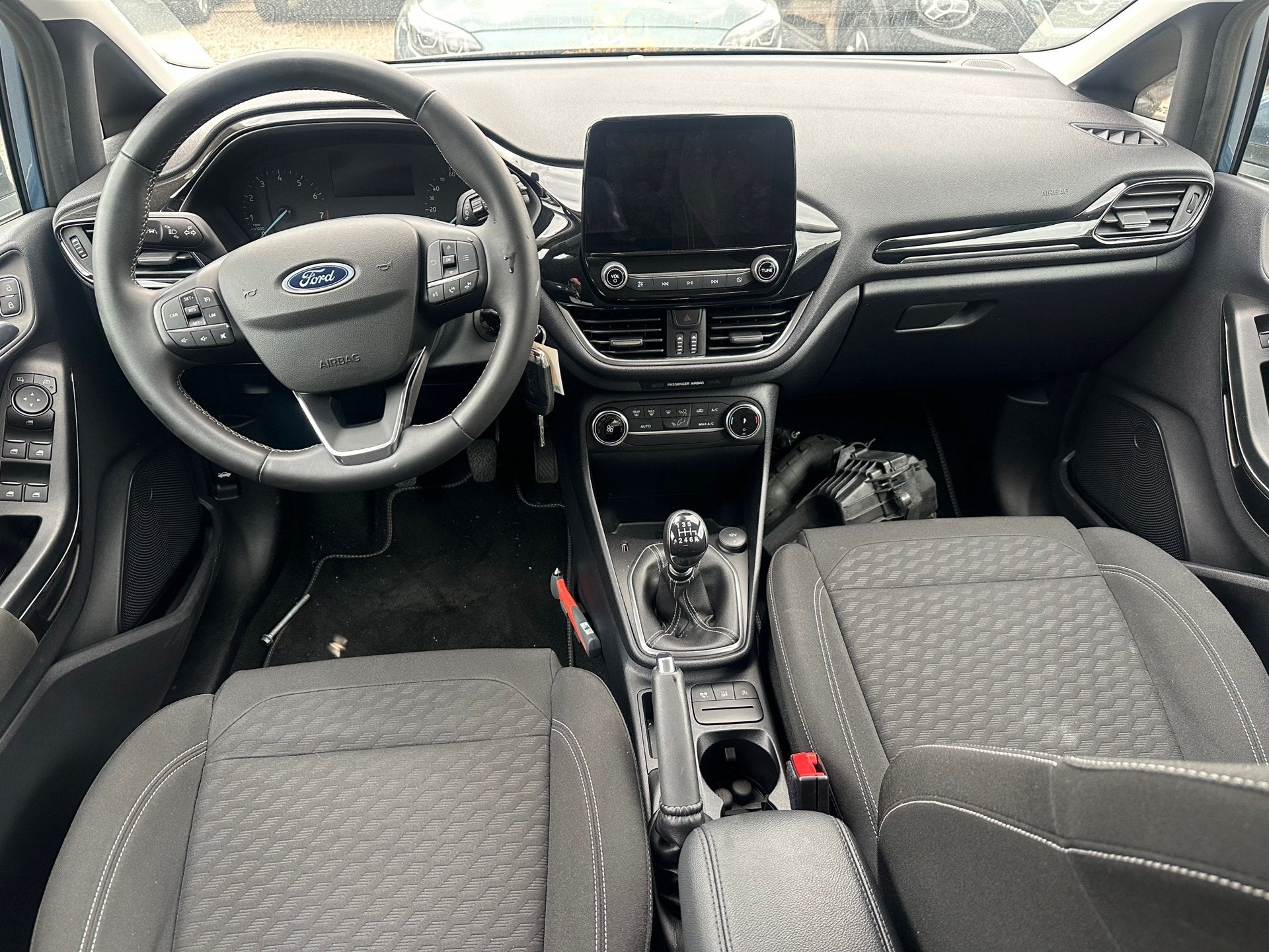 Foto 7 van Ford Fiesta 1.0 EcoBoost Hybrid Titanium , navigatie , pdc ,