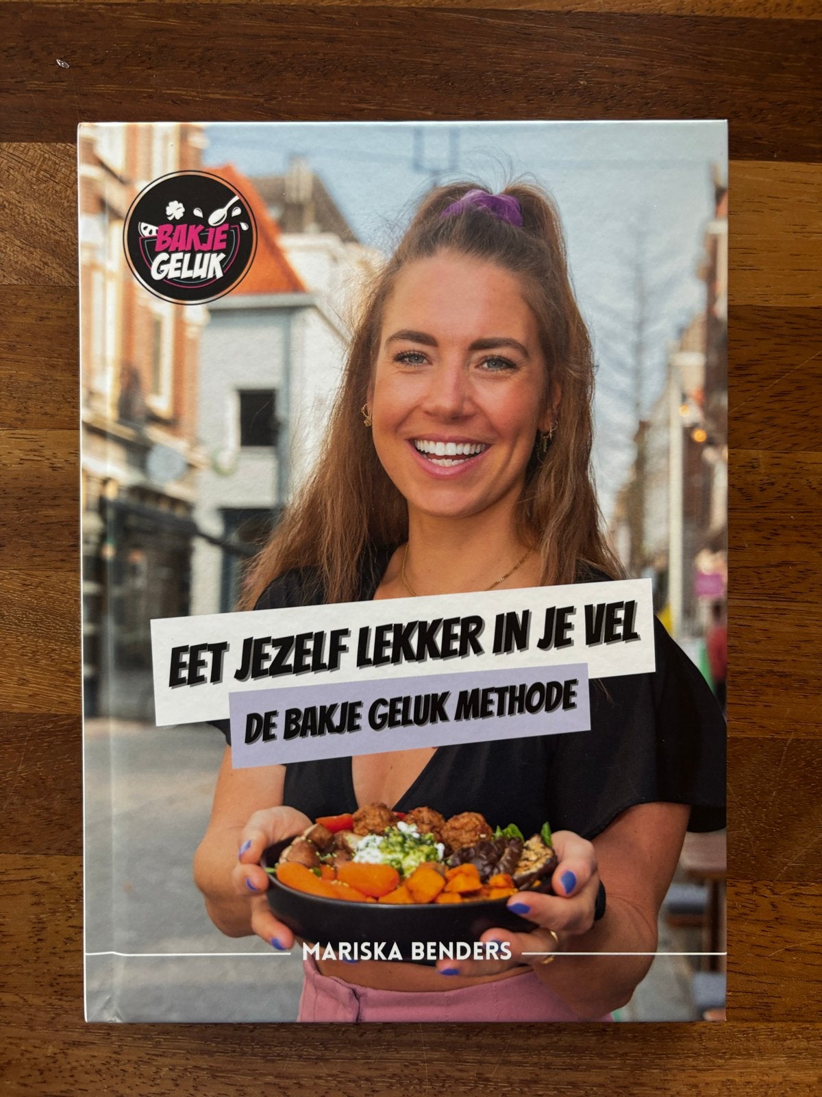 Eet Jezelf Lekker In Je Vel - De Bakje Geluk Methode, Boeken, Hoofdgerechten, Ophalen of Verzenden, Zo goed als nieuw, Gezond koken