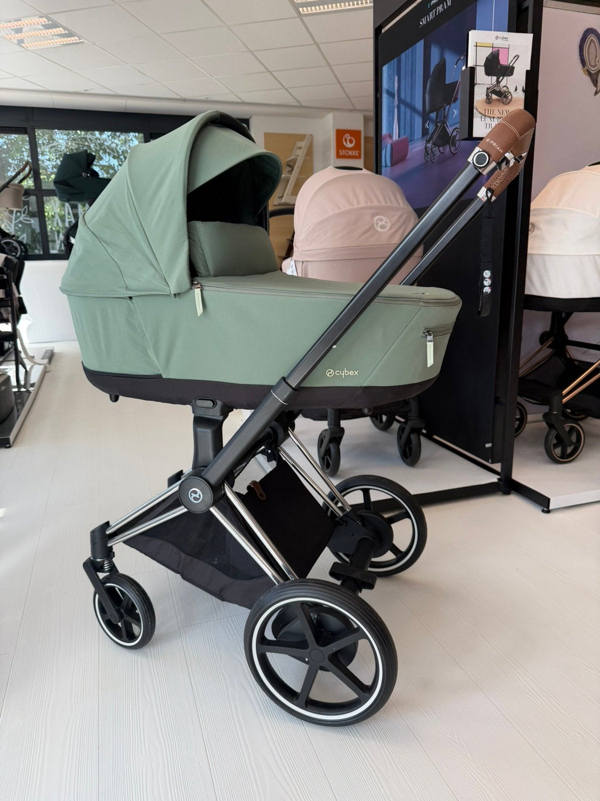 Showmodel Cybex E-Priam 4 Kinderwagen Leaf Green, Kinderen en Baby's, Buggy's, Ophalen, Zo goed als nieuw
