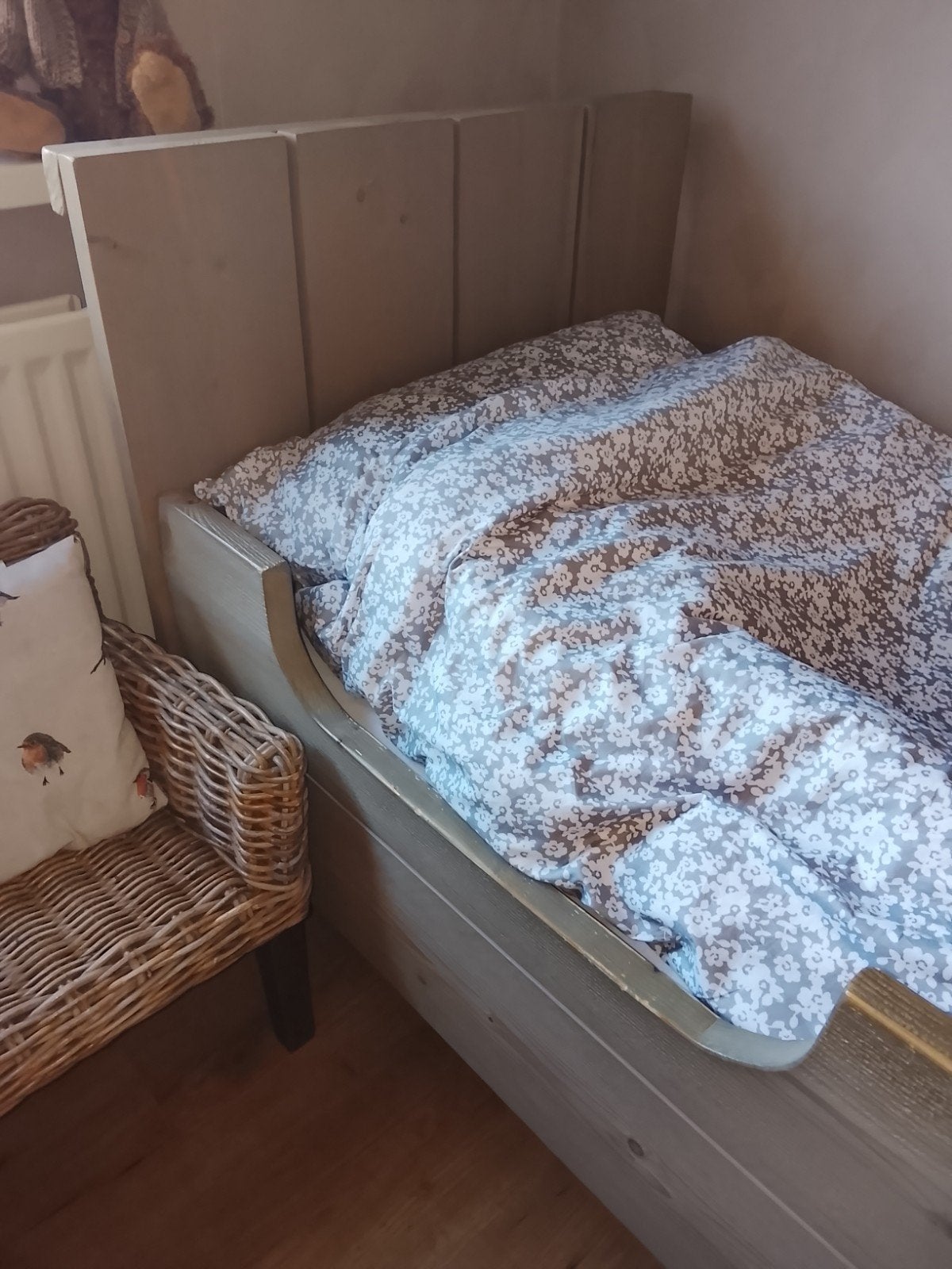 Peuterbed van hout met hoofd en voeteinde, Ophalen, Gebruikt, Beige, 190 cm of minder