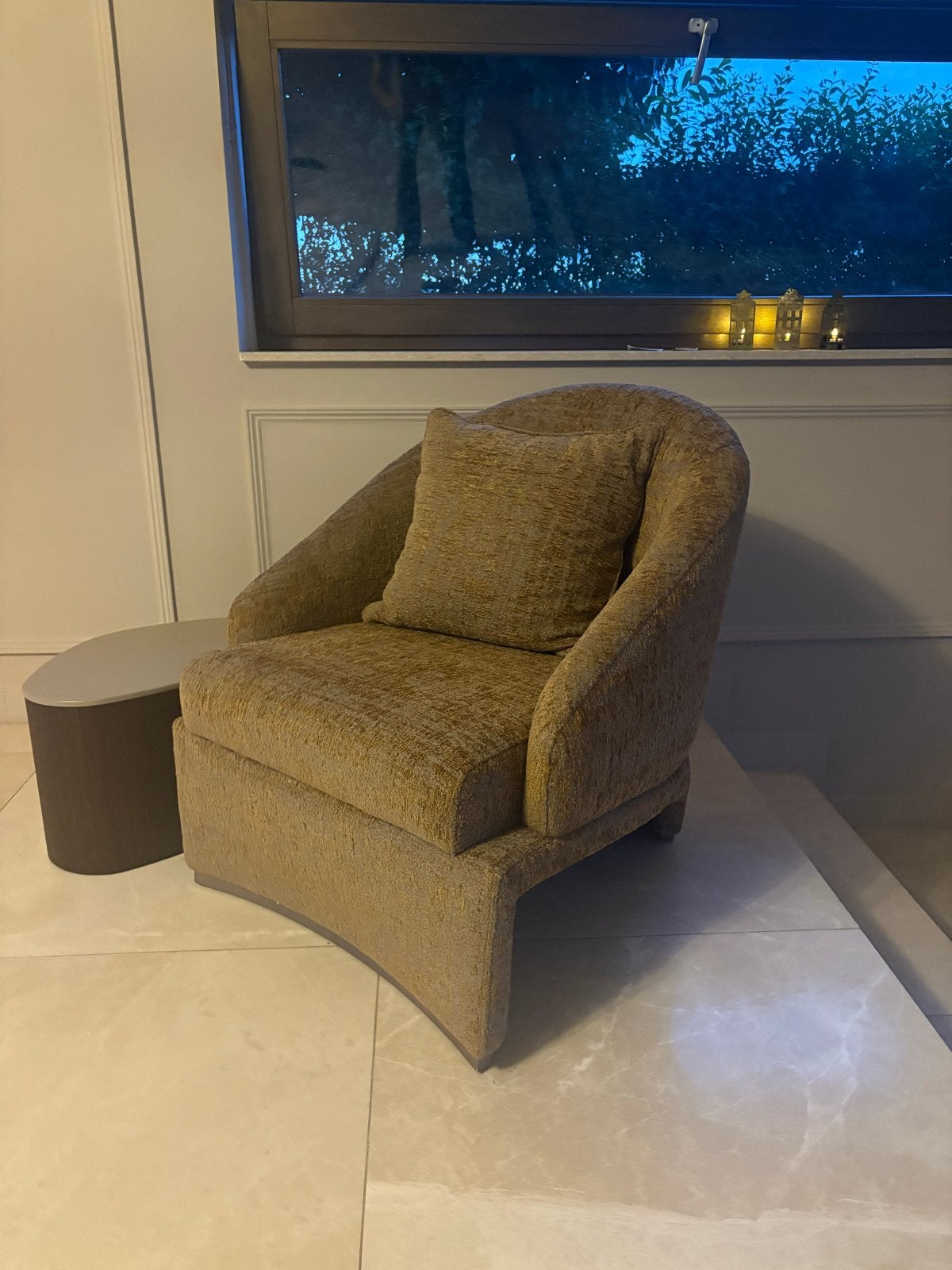 Comfortabele fauteuil in Greige (grijs-beige) stof, Ophalen, Minder dan 75 cm, Nieuw, 75 tot 100 cm