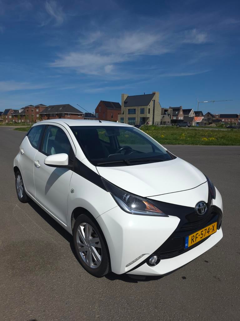Toyota Aygo zeer zuinige auto, Auto's, Toyota, Start-stop-systeem, Wit, Handgeschakeld, Particulier