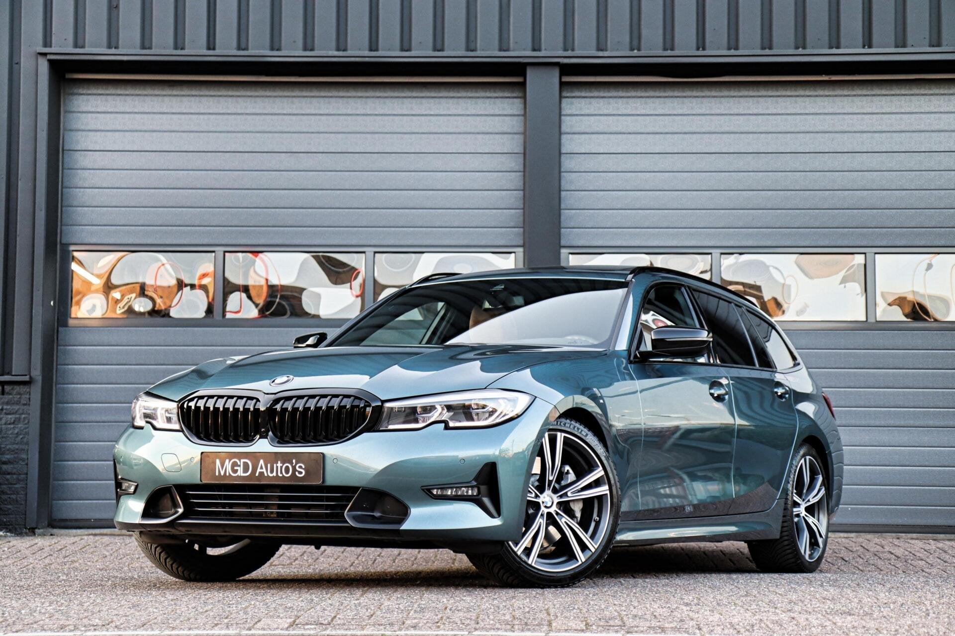 BMW 3-serie Touring 330i Sport Line /LASER-LED/PANODAK/HUD/M, Auto's, BMW, Automaat, 1998 cc, Achterwielaandrijving, Gebruikt