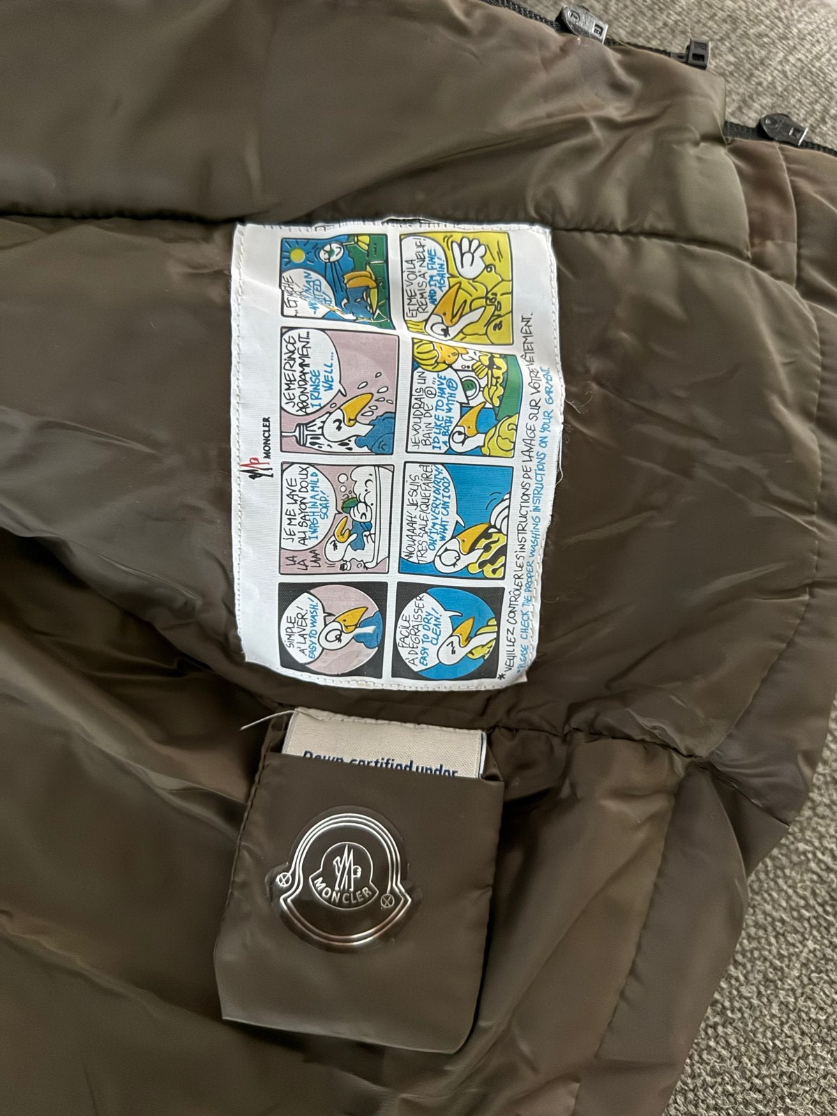 Gloednieuwe Moncler jas kinderen Nooit gedragen 1/2 jaar, Ophalen, Nieuw, Jongen of Meisje